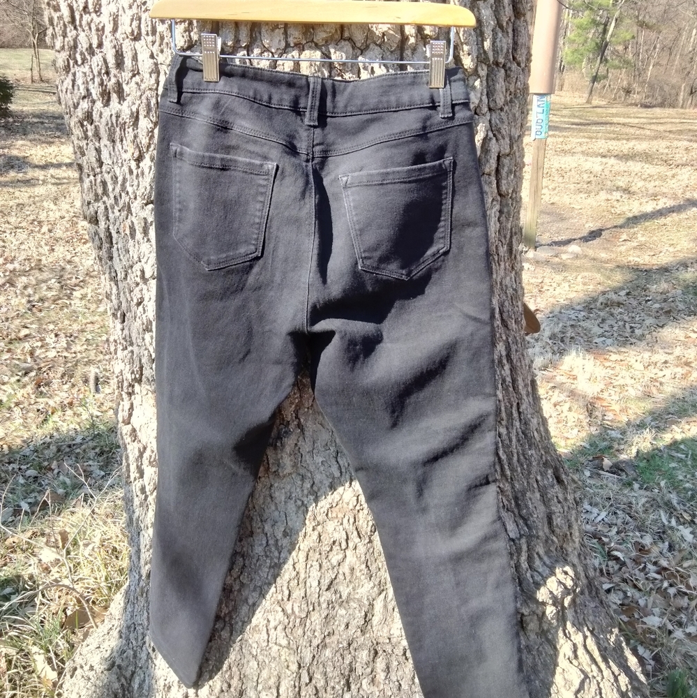 ⬇️Price Drop!⬇️ d. jeans in size 8